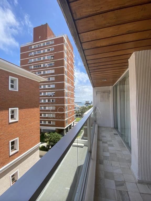 Apartamento de 1 dormitorio con balcón en