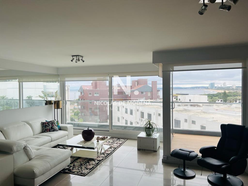 Vende impecable apartamento de 3 dormitorios, con