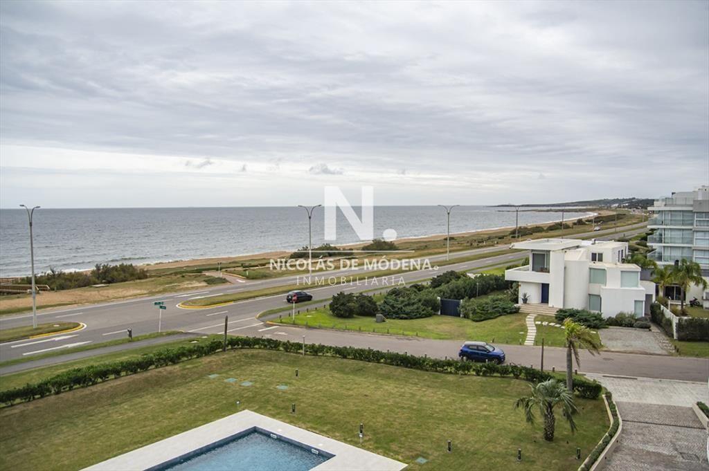 Apartamento de 2 dormitorios en Playa Mansa , Punta del est