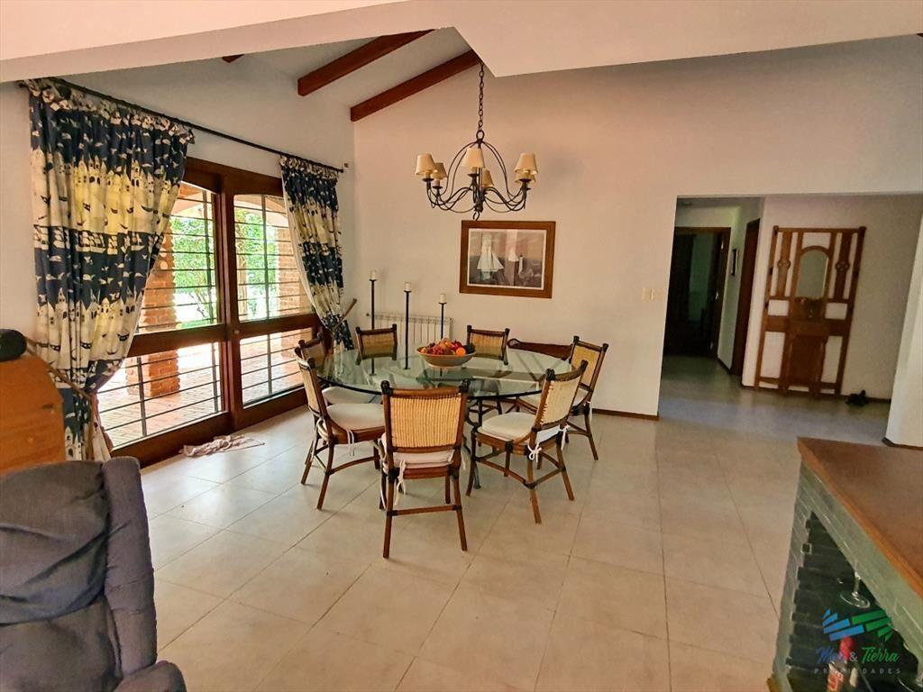 Vendo casa 4 dormitorios, terreno 3.000 m2, piscina, en Bra