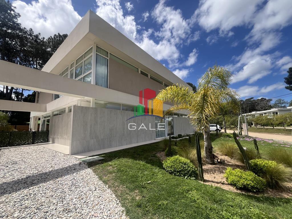 Casa en Venta 4 Dormitorios en Solanas Barrio del