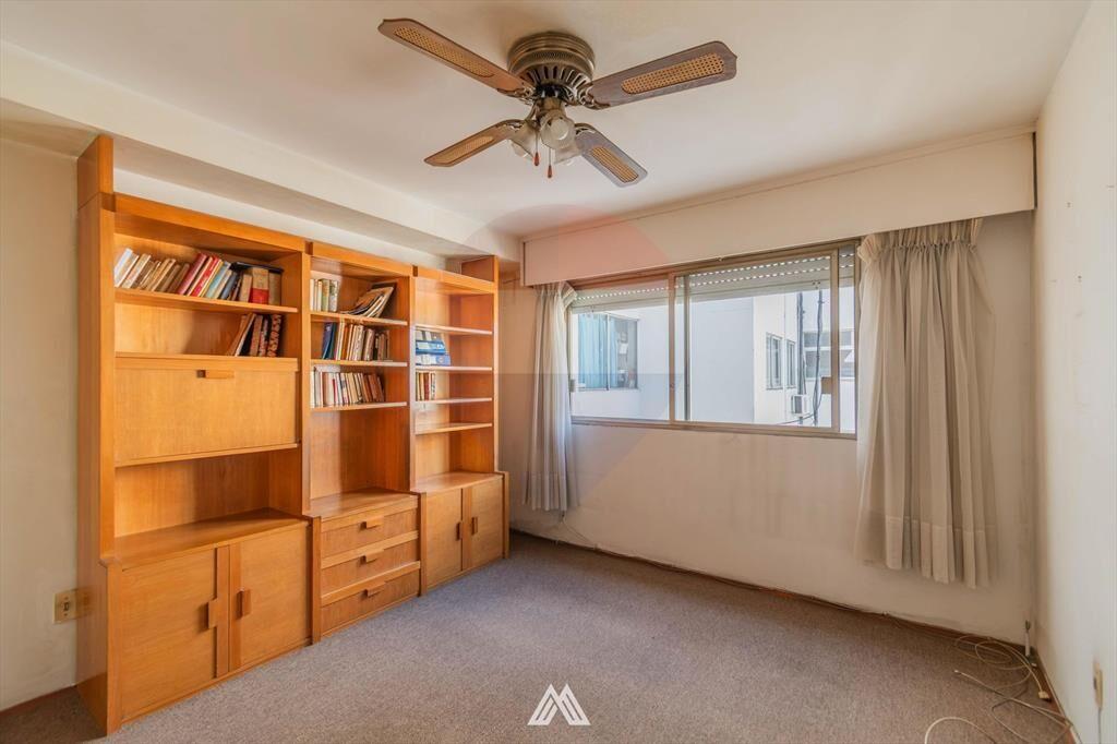 VENTA POCITOS, 3 dormitorios 3 baños Gge luminoso