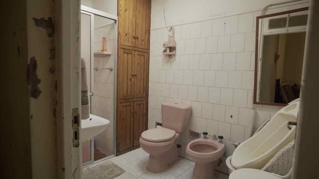 MUY BUENA CASA EN PLENO CENTRO DE SALTO