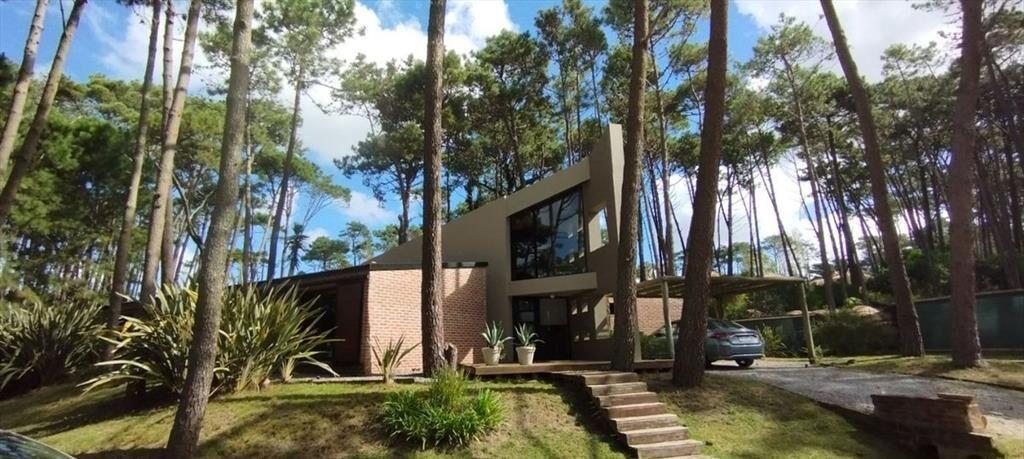 Alquiler, 4 dormitorios Laguna Blanca, AA.