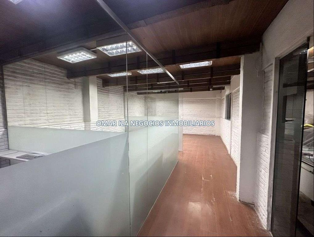 Venta local industrial, comercial o deposito. Galpon en La