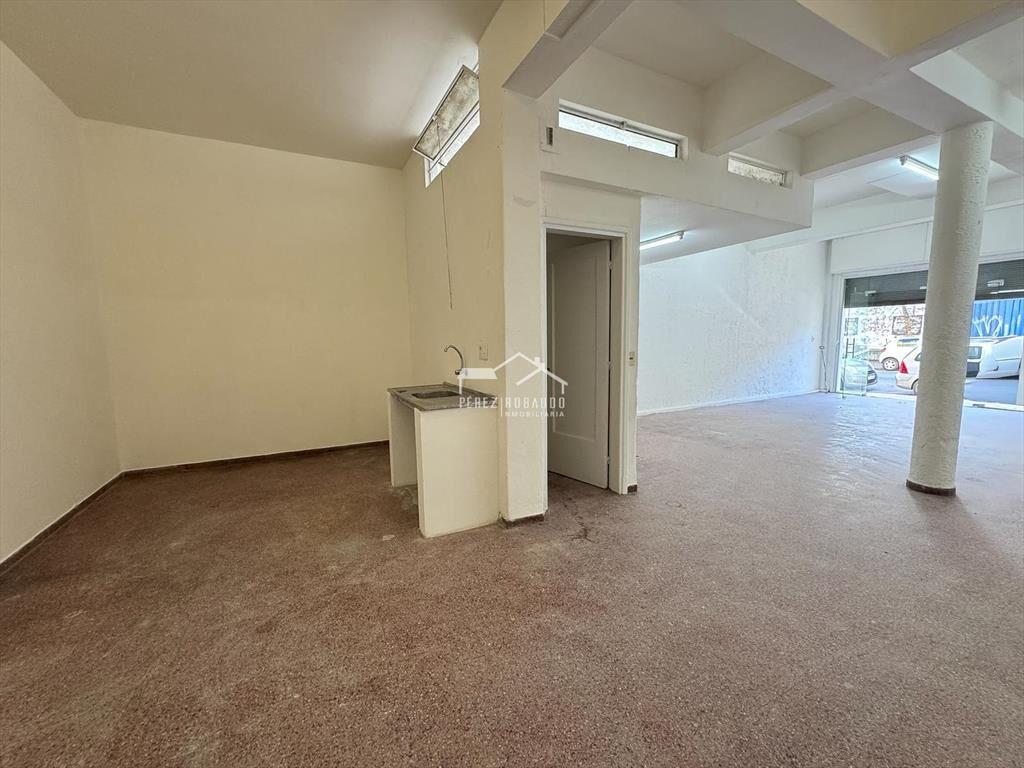 Venta local comercial  Tres Cruces. A dos cuadras de Av. 18