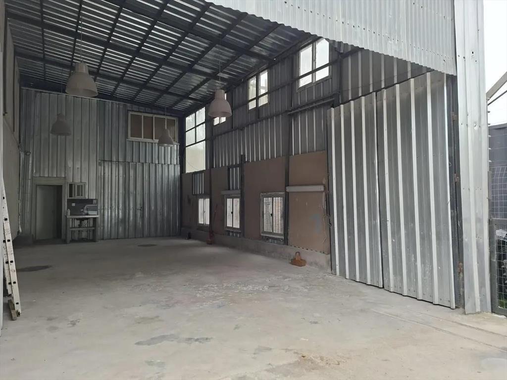 Alquiler amplio local comercial en Paso Carrasco