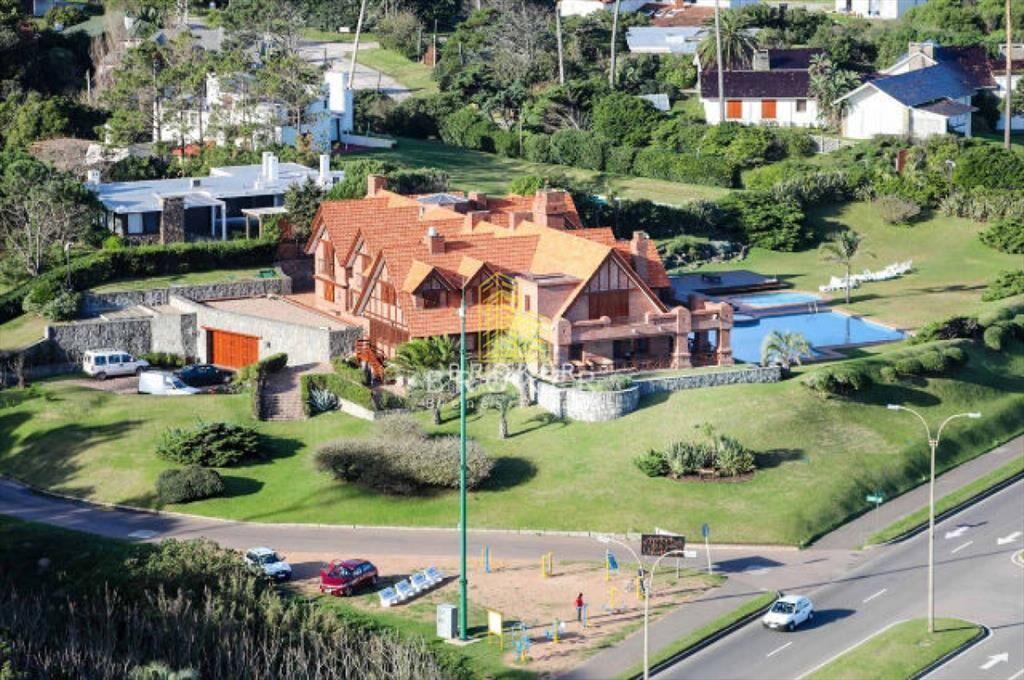 Venta MansiÃ³n frente al mar en Punta Del Este