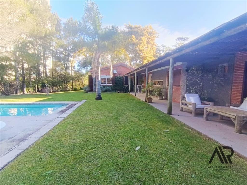 Casa en venta c/ cochera en Roosevelt