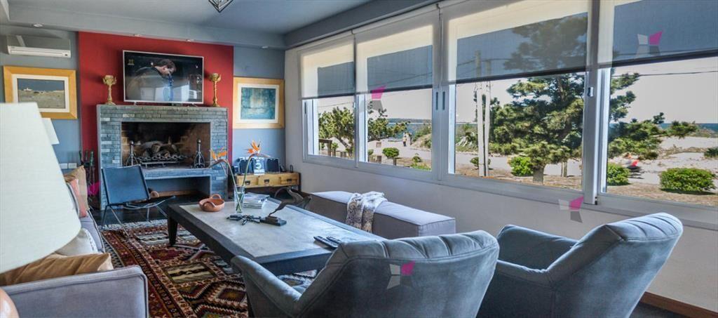 VENTA DE CASA DE 5 DORMITORIOS FRENTE AL MAR EN