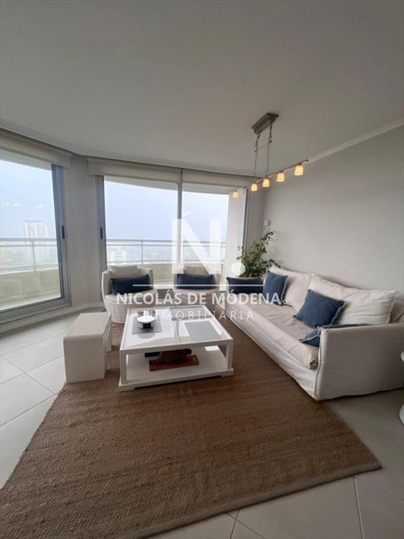 En venta apartamento de 3 dormitorios en suite en