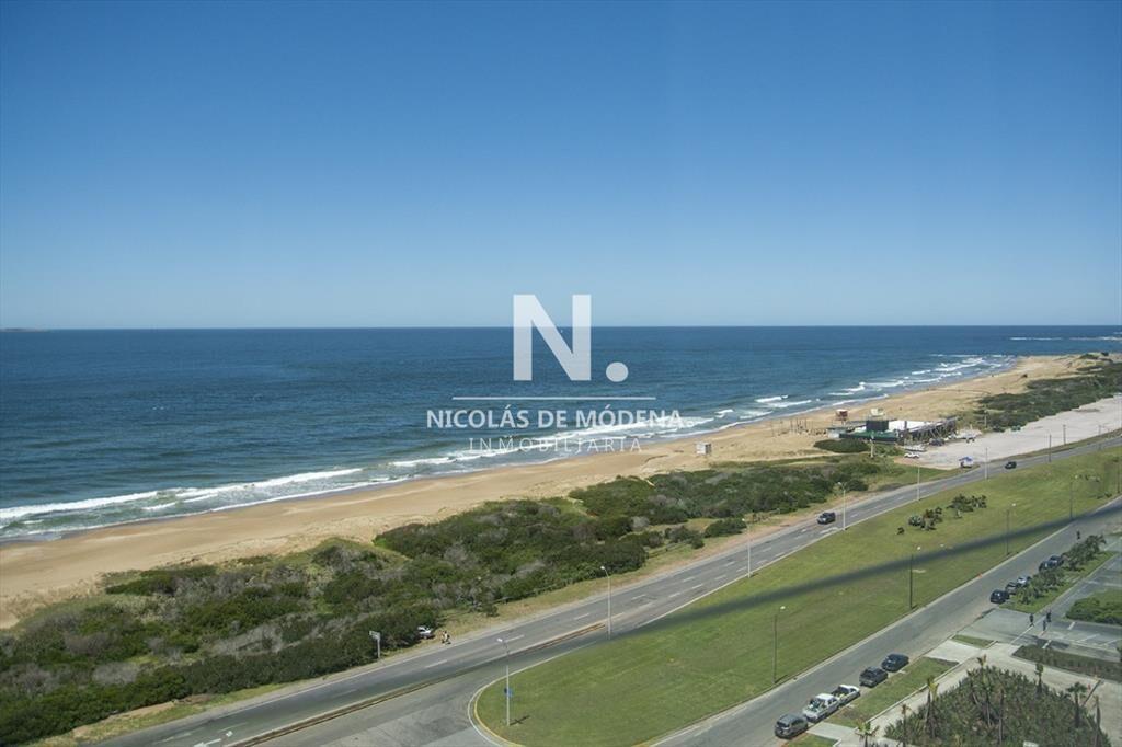 Apartamento de 4 dormitorios en venta en Torre al