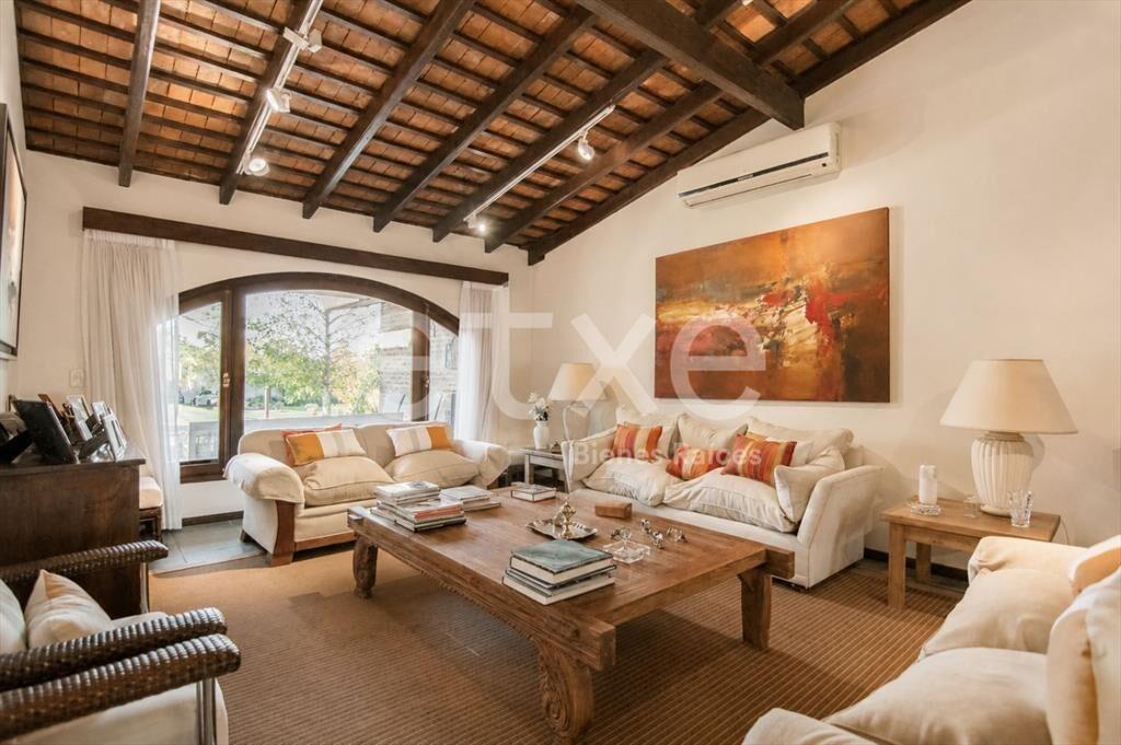 Casa en Venta en Lomas de la Tahona...