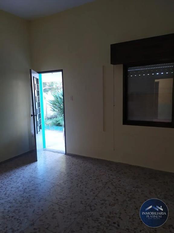 Casa en alquiler c/ cochera en Casavalle