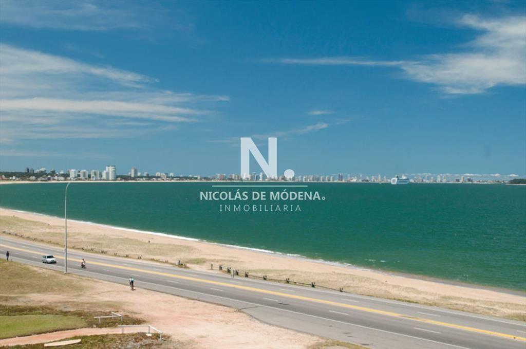 Departamento a estrenar en Playa Mansa.