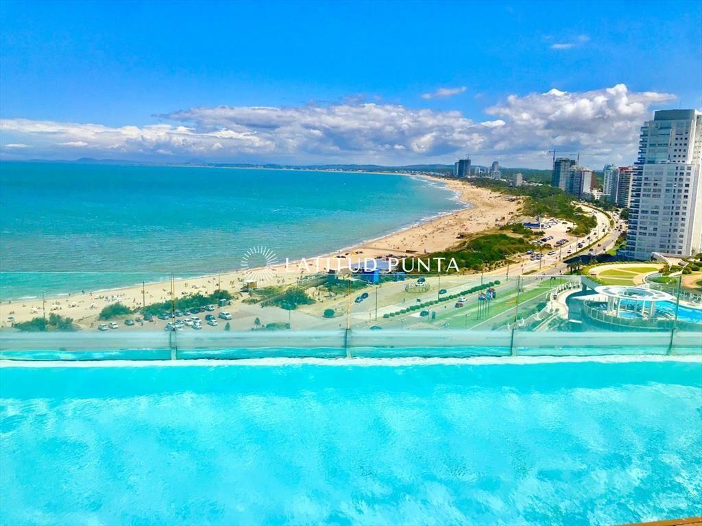 Pent House en Mansa, 4 dormitorios más dependencia