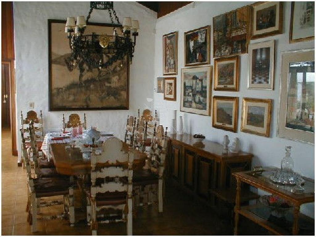 Hermosa casa con muy terreno. Financia a largo