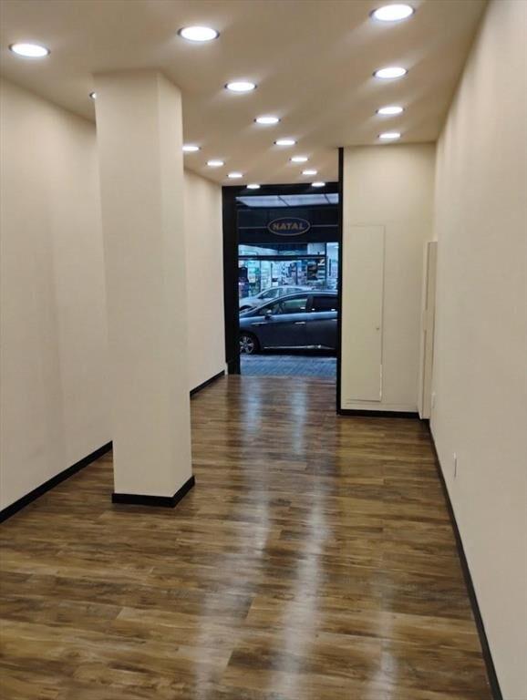 Rio Negro y San José, 40m2 con 3 metros de frente, sin gast