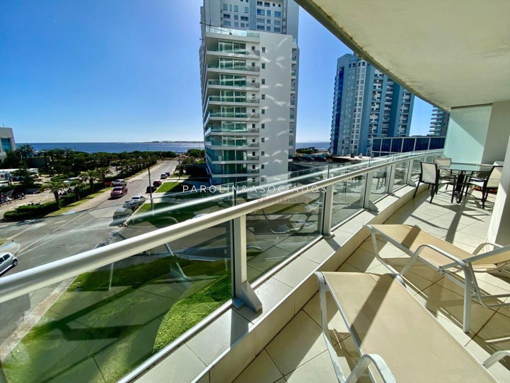 Apartamento en venta Playa Mansa 3 dormitorios