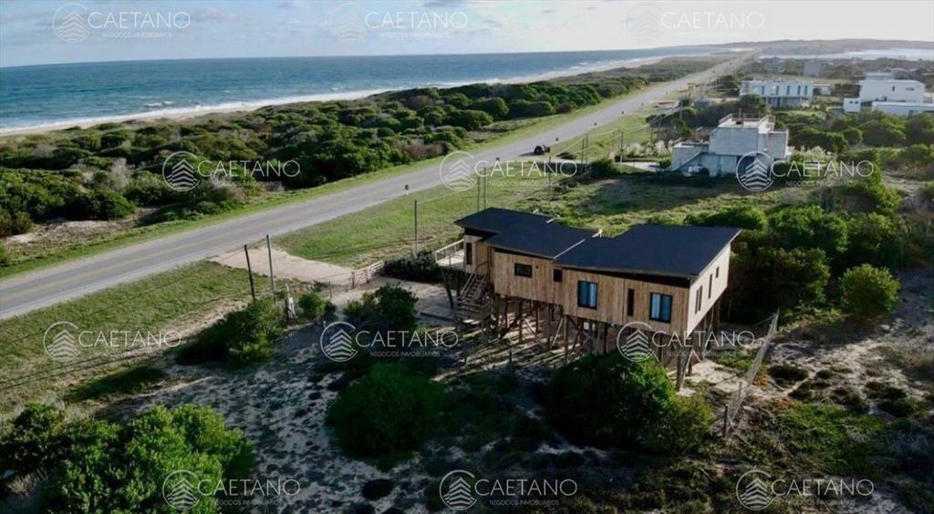 Venta casa en primera linea en La Juanita, Jose -