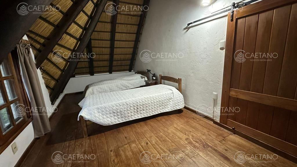 En venta casa en San Rafael, de 4 dormitorios mas dep, con
