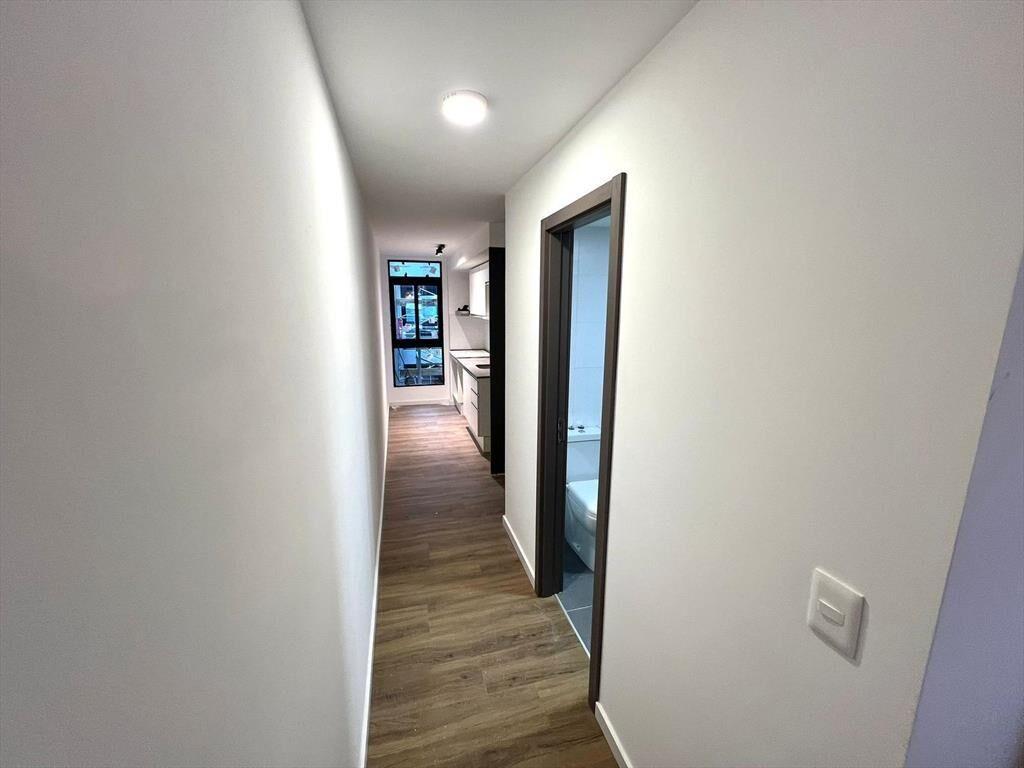 Venta apartamento al frente de 2 dormitorios y balcón en Ce