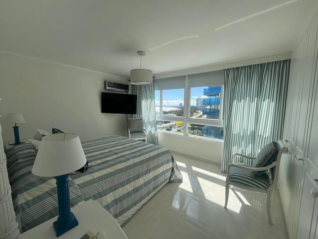 Apartamento en Venta en Torre Millenium , Punta ,