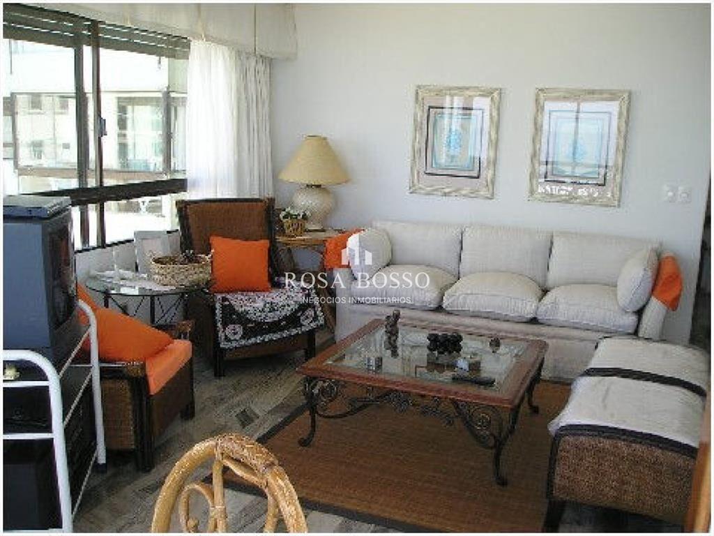 Apartamento en Brava, 3 dormitorios *