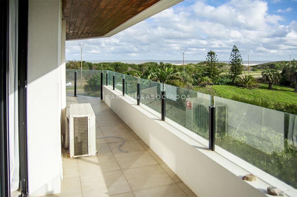 Apartamento de 3 dormitorios ensuite en primera