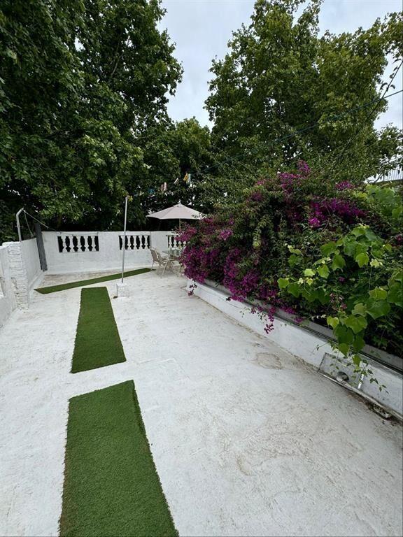 CASA DE DOS PLANTAS CON COCHERA