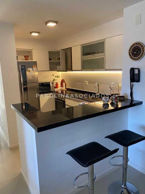 Hermoso apartamento de dos dormitorios a dos de