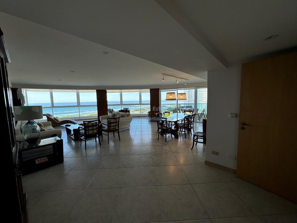 Apartamento en Venta de 3 dormitorios en Punta ,