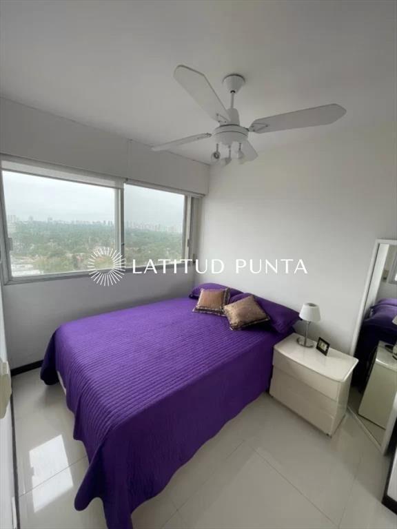 Piso alto en Roosevelt, 3 dormitorios
