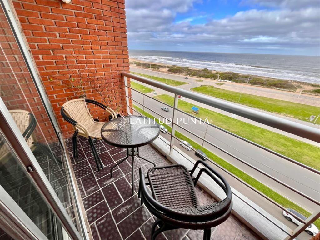 Apartamento 2 dormitorios y medio. Brava