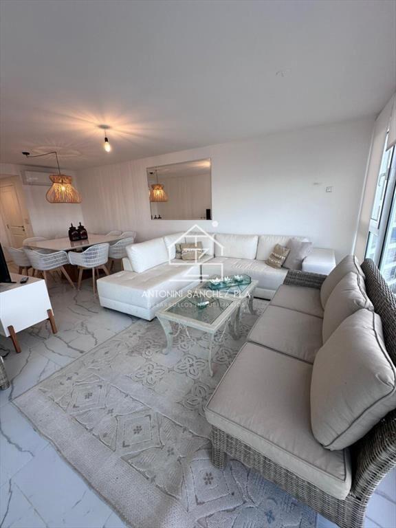 Poseidon esquinero de 3 Dormitorios en suite mas dependenci