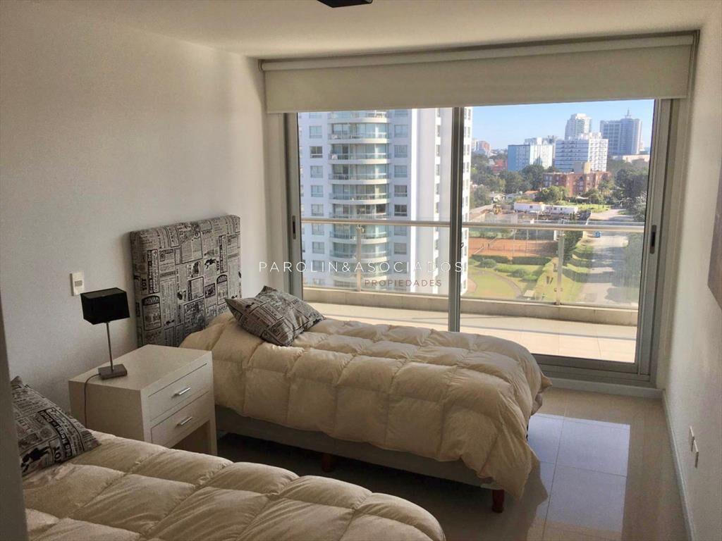 Apartamento en venta de 3 dormitorios en Be Punta