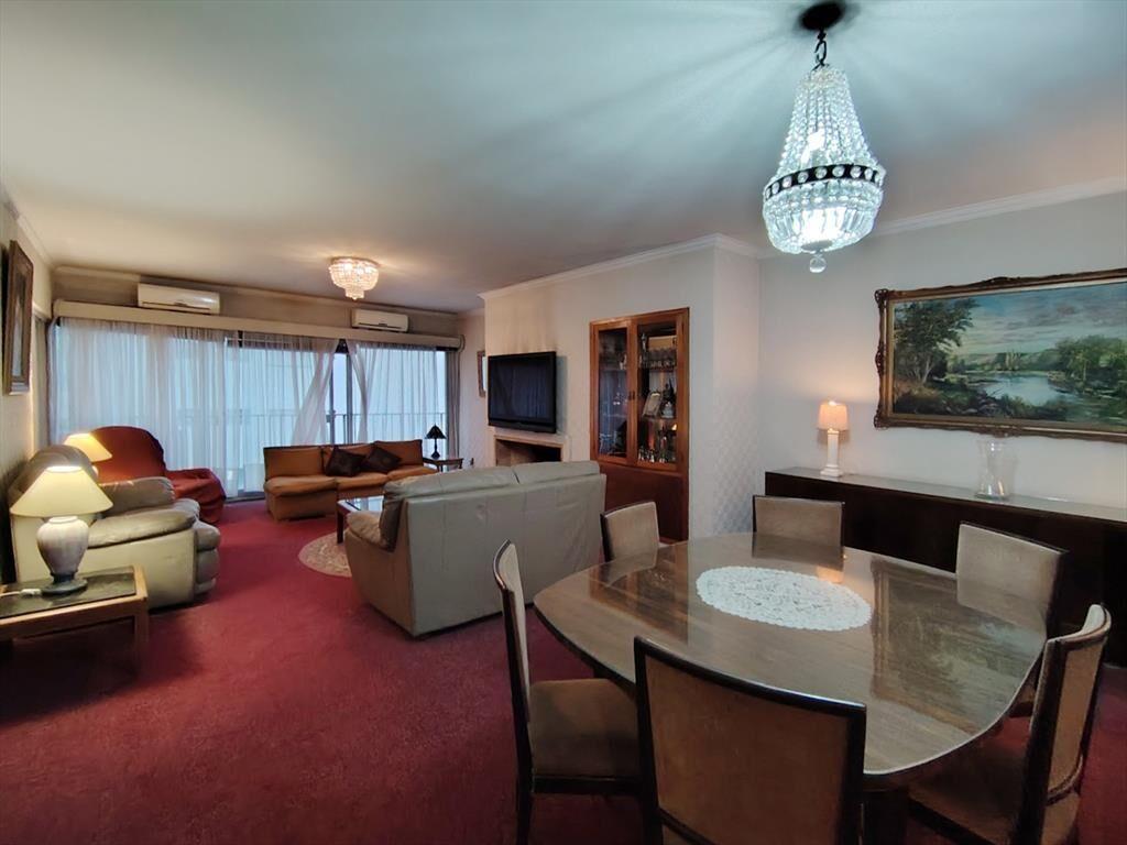 Apartamento en venta c/ cochera en Pocitos