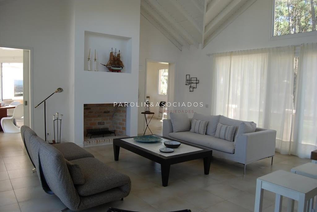 Casa en venta de 4 dormitorios en Laguna Blanca