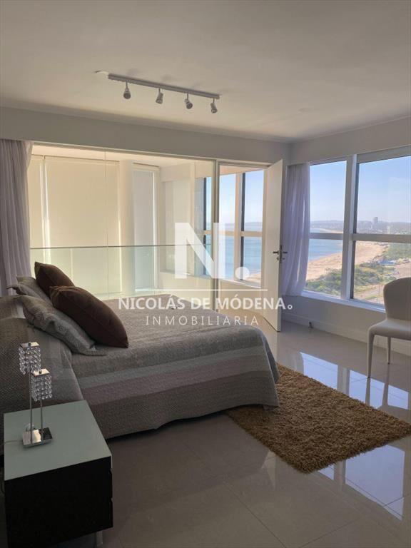 En venta impecable apartamento Penthouse frente