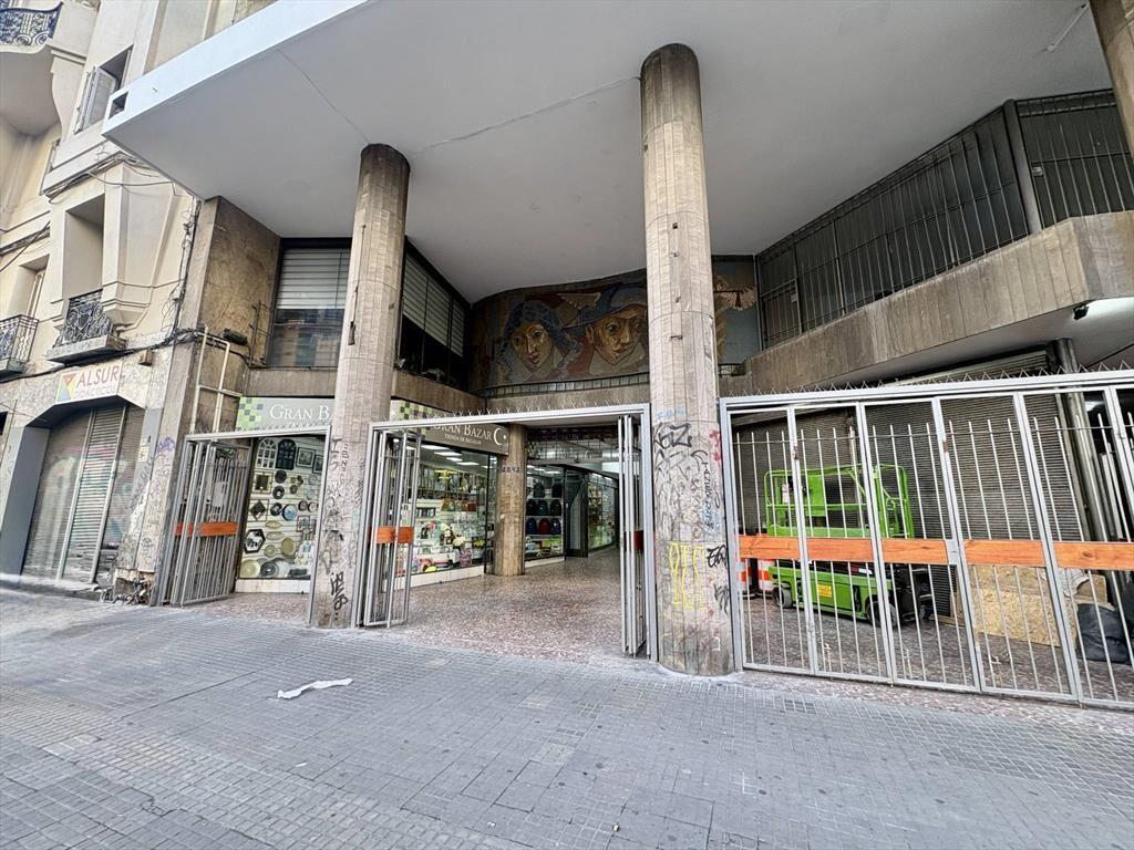 Venta de Local comercial con 294 Mts2 en Cordón sobre 18 de