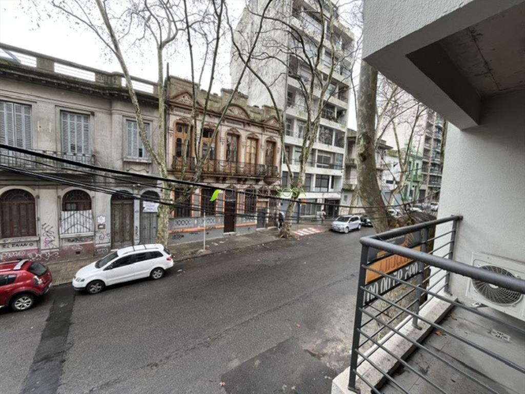 SALTO ESQUINA CONSTITUYENTE - CASI A ESTRENAR