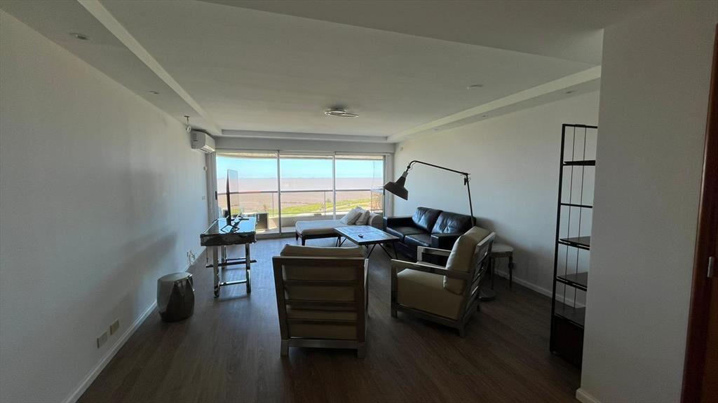 Gran apartamento con Vista al Mar en Rambla Gandhi!