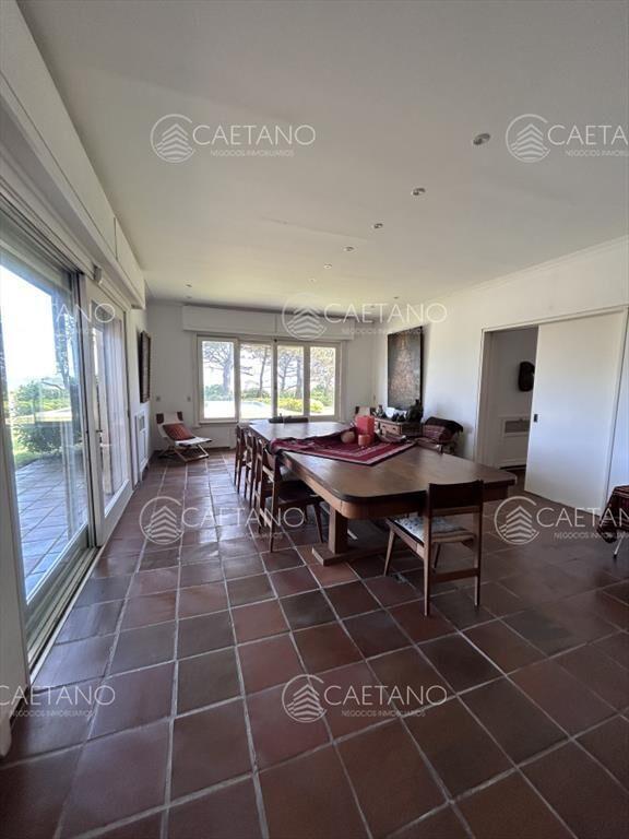 Hermosa casa en Solanas en primera linea