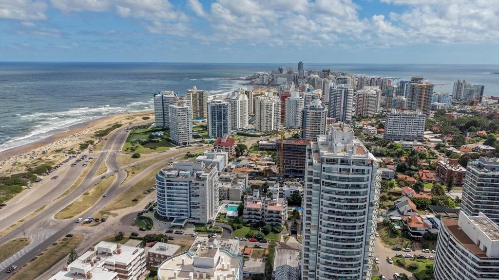 Venta apartamento 3 dormitorios Aidy Grill Punta del Este T