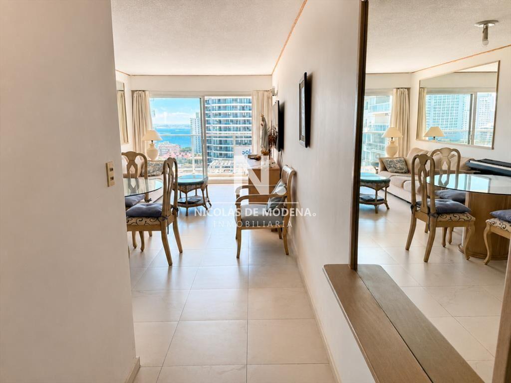 Apartamento de 1 dormitorio y medio - piso alto -