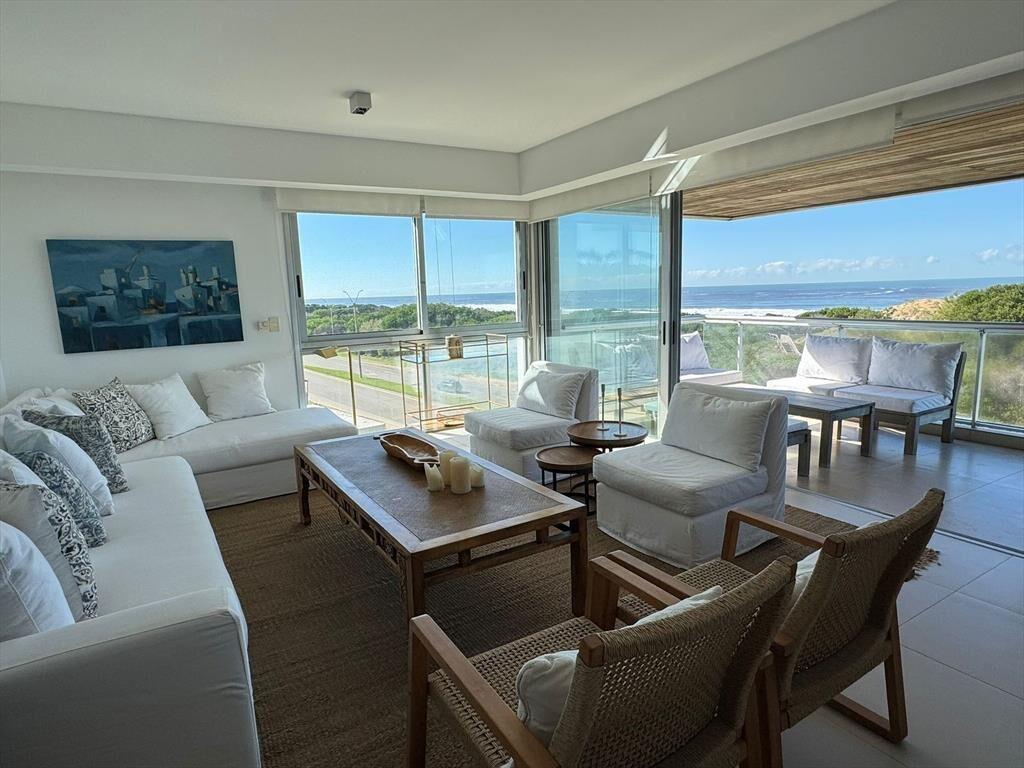 Venta Brava 28 4 suites, vista al mar amenities.