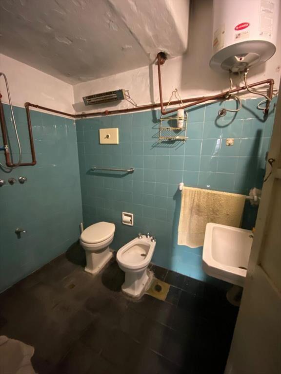 Venta apartamento de 4 dormitorios y 2 locales comerciales