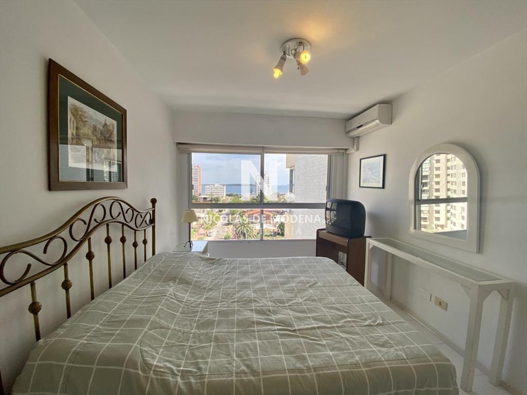Apartamento con vista a Playa Mansa 2 dormitorios