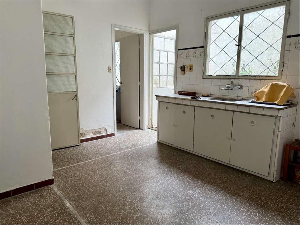 Venta casa 2 dormitorios más servicio, escritorio, garaje p