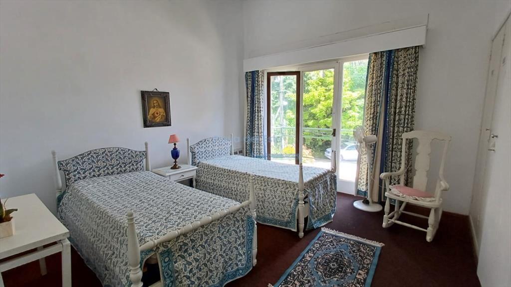 Vende Casa en Zona comercial en Lugano - Punta del Este